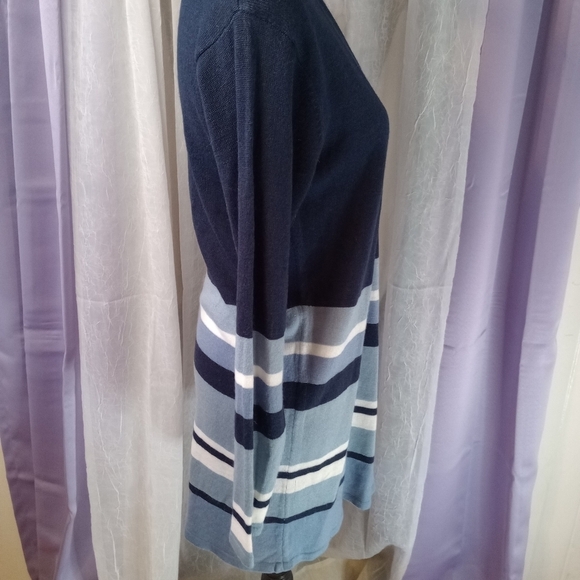 Evelyn Taylor blue & white colorblock v-neckline long sweater size medium - Picture 2 of 5